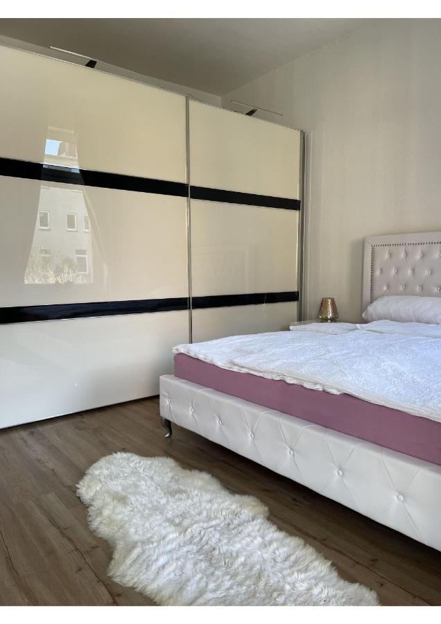 Attraktive Wohnung Mit Balkon Zum Gruenen Hinterhof Schwerin  Exterior foto